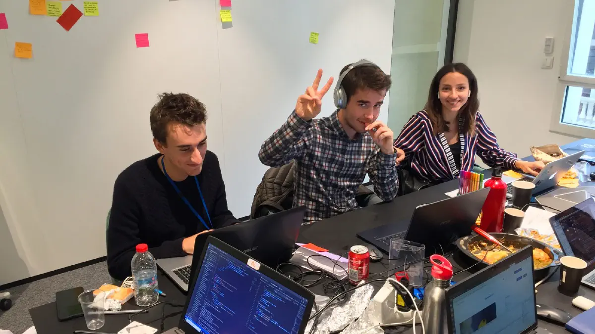 Promo 2020 in their room @ Talan — 10/16/2019